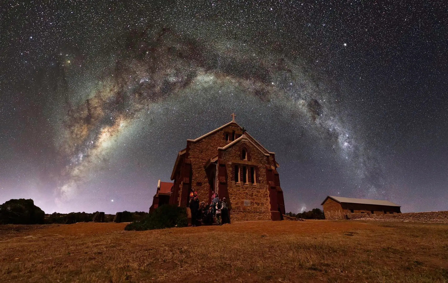 粉紅湖三日游Pink Lake 3 Days Tour（朱里恩湾+怪树+粉红湖+红崖区+尖峰石阵+白沙滑沙）